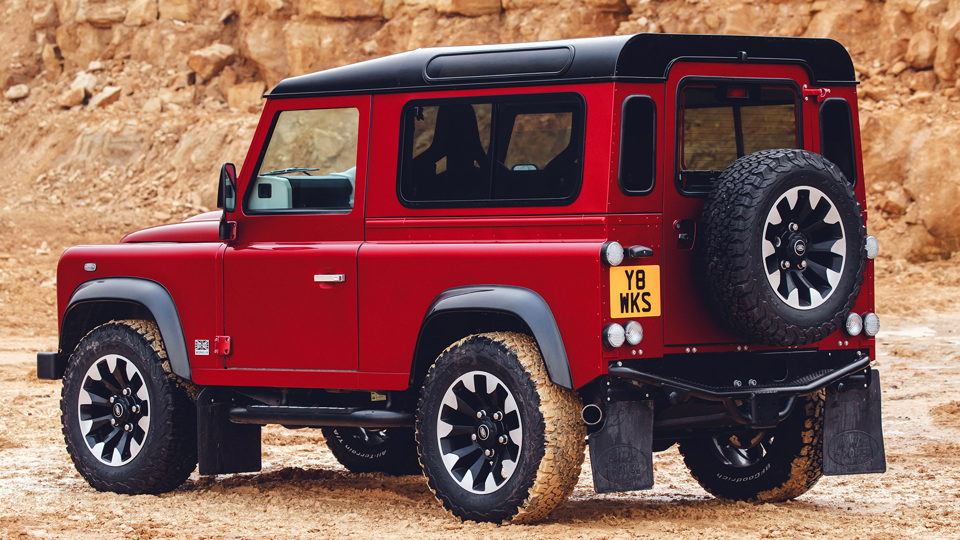 Land Rover announces bonkers V8-powered Defender | Autotrader